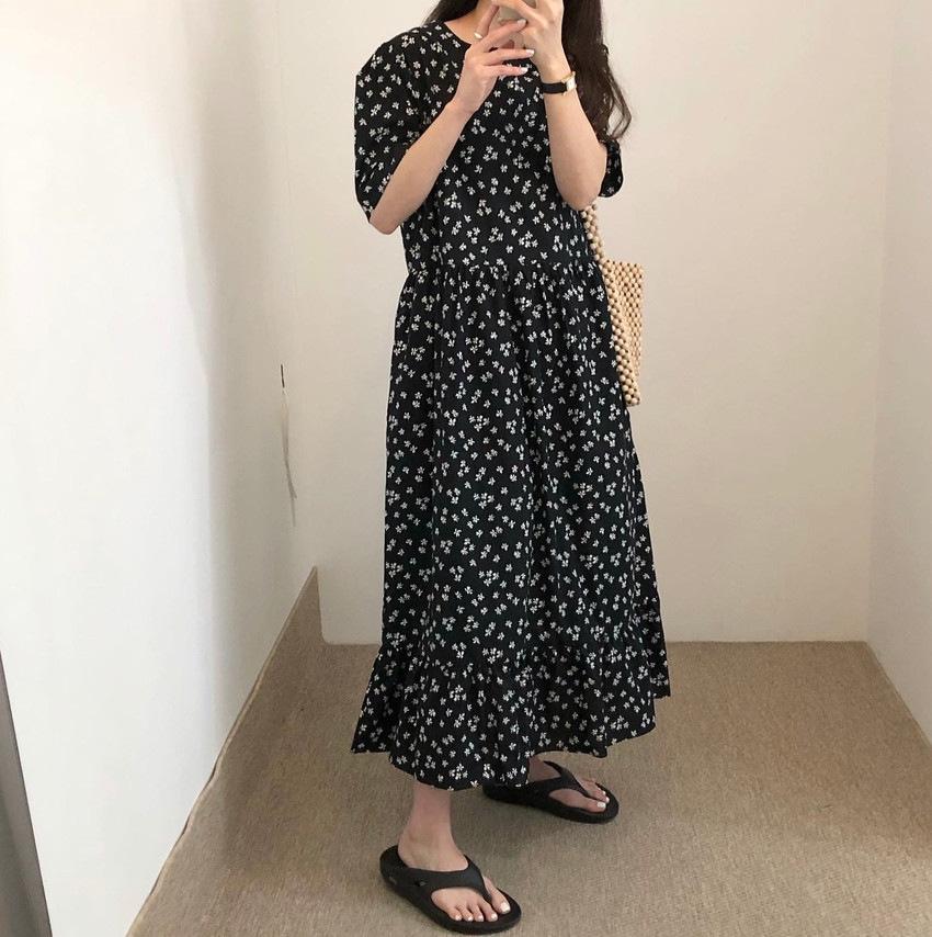 Dámské retro květinové volné zeštíhlující černé šaty s krátkým rukávem a kulatým výstřihem