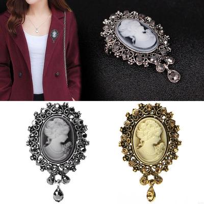 Broches et bijoux de corps