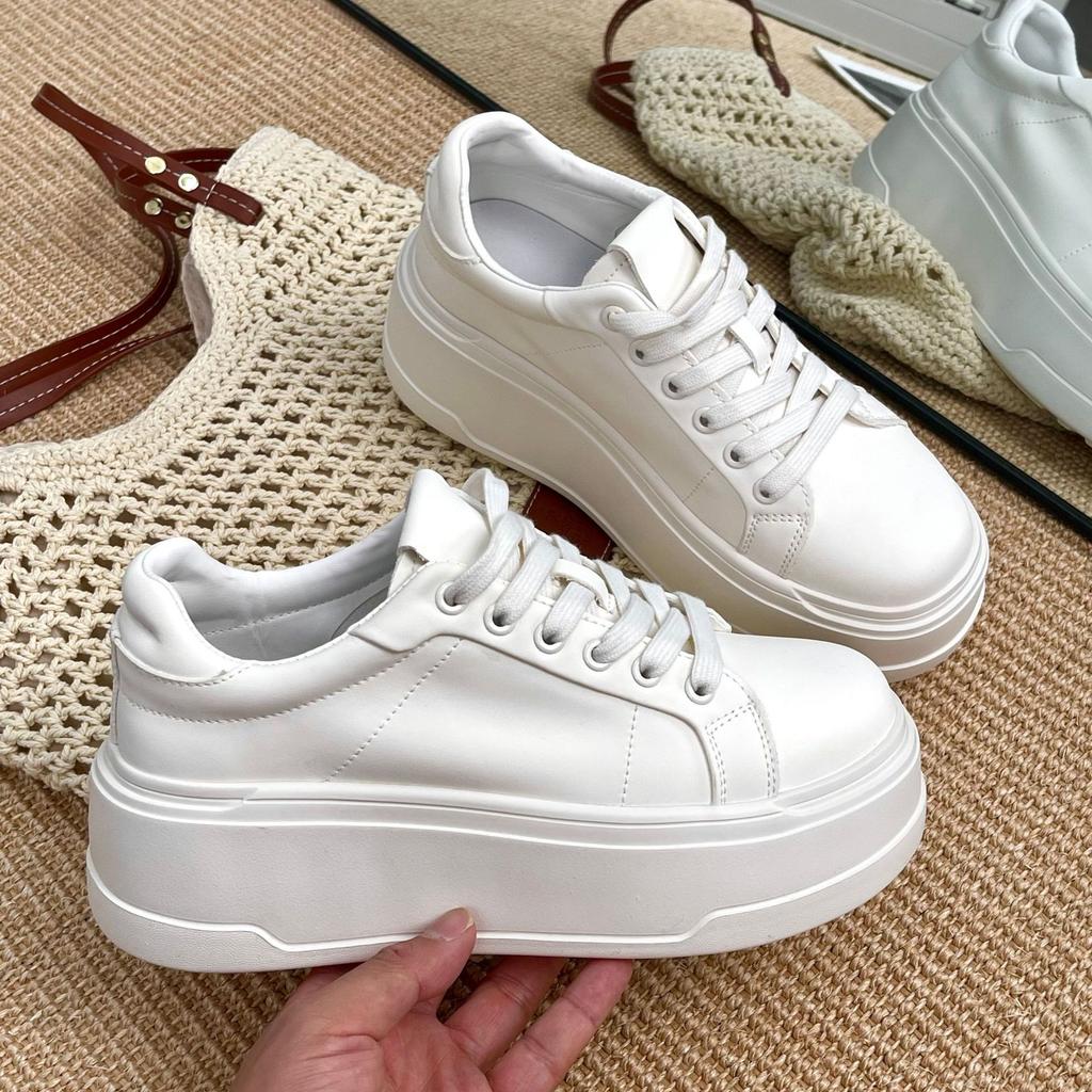 Lässige vielseitige Board-Schuhe zum Schnüren Leder Muffin dicke Sohle erhöhend College-Stil Damen weiße Schuhe