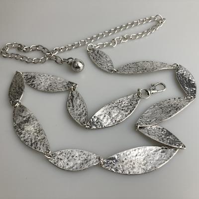 A Women's Metal Waist Chain with Large and Small Long Leaf Patchwork Waist Decoration, A Retro and Versatile Dress for Casual Decoration