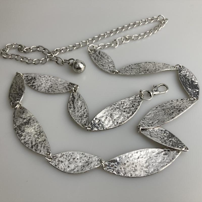 A Women's Metal Waist Chain with Large and Small Long Leaf Patchwork Waist Decoration, A Retro and Versatile Dress for Casual Decoration
