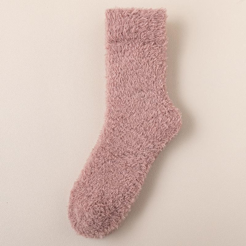 Coral Velvet Women's Mid-Calf Socks: Thick, Non-Shedding, Fleece-Lined for Autumn/Winter Warmth, Ideal for Sleep, Postpartum, and Home Use