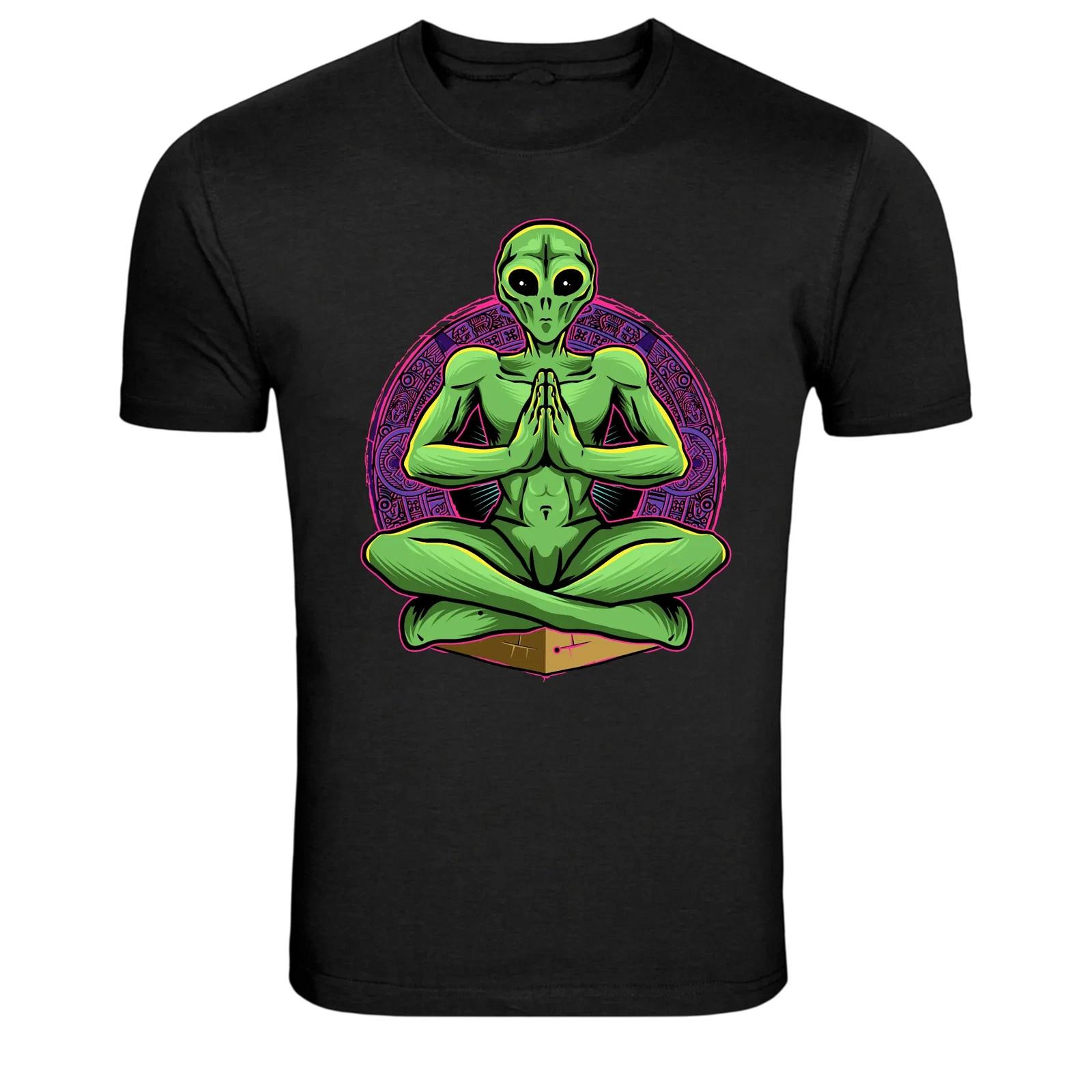 Meditating Alien Yoga Spiritual Graphic T-Shirt L