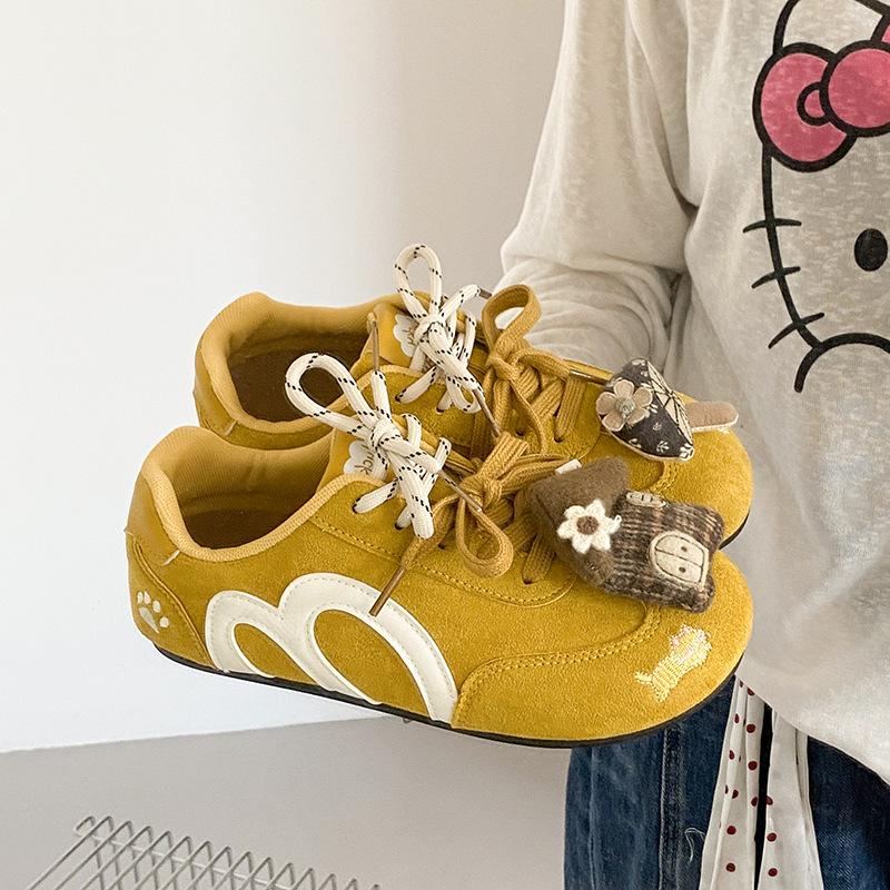 Korean version of new sports shoes 2025 autumn niche retro versatile casual board shoes red German training shoes women