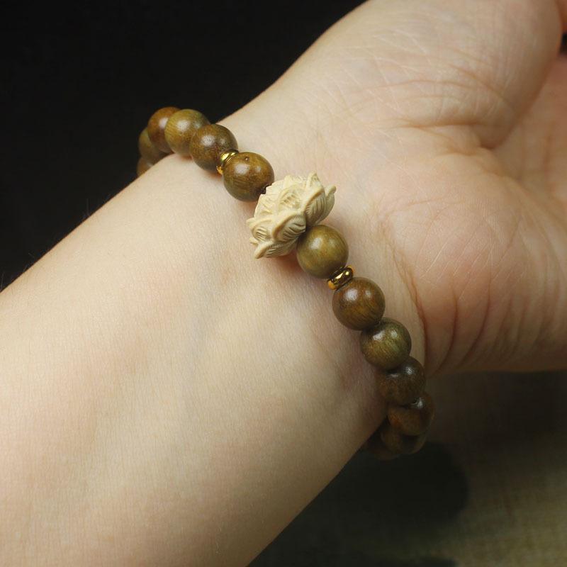 Green Sandalwood 8mm Beaded Bracelet Carved Lotus Design Fragrant Wrist Jewelry For Men And Women
