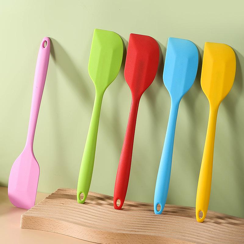 Large Heat-Resistant Silicone Spatula for Baking and Cake Scraping