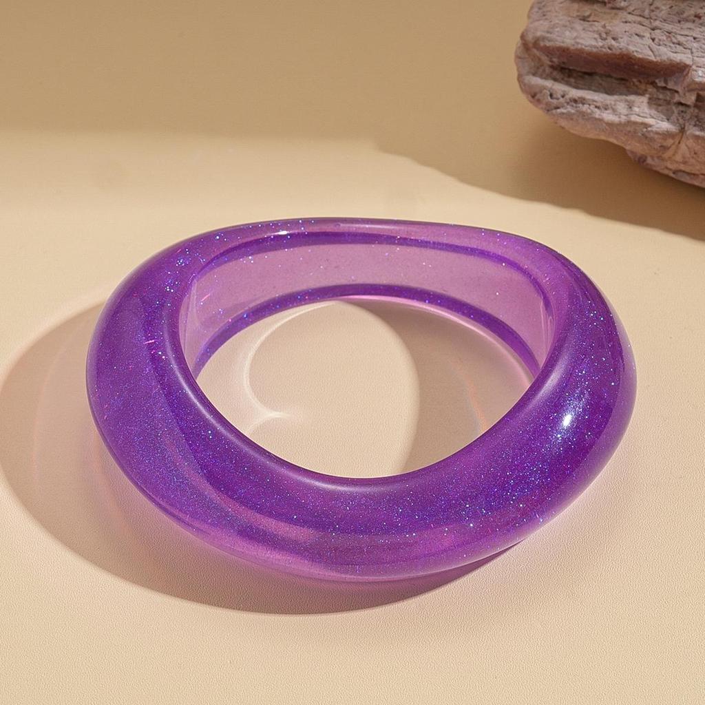 Unique Retro Resin Bracelet: Personalized Fashion Jewelry for Women