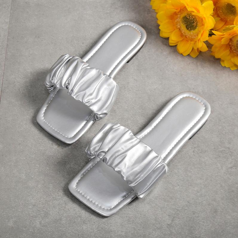 

Тапочки на плоской подошве женские летние 2024 года, новые большие размеры, модная верхняя одежда, квадратная головка, классные тапочки, мода 36 серебряный