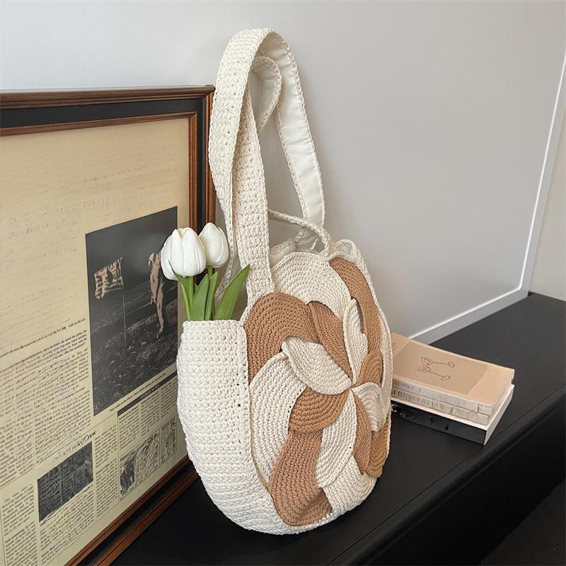 Women's Boho Crochet Round Bag Handwoven Floral Tote Bag Large Capacity Shoulder Bag for Beach Travel Daily Bohemian Style