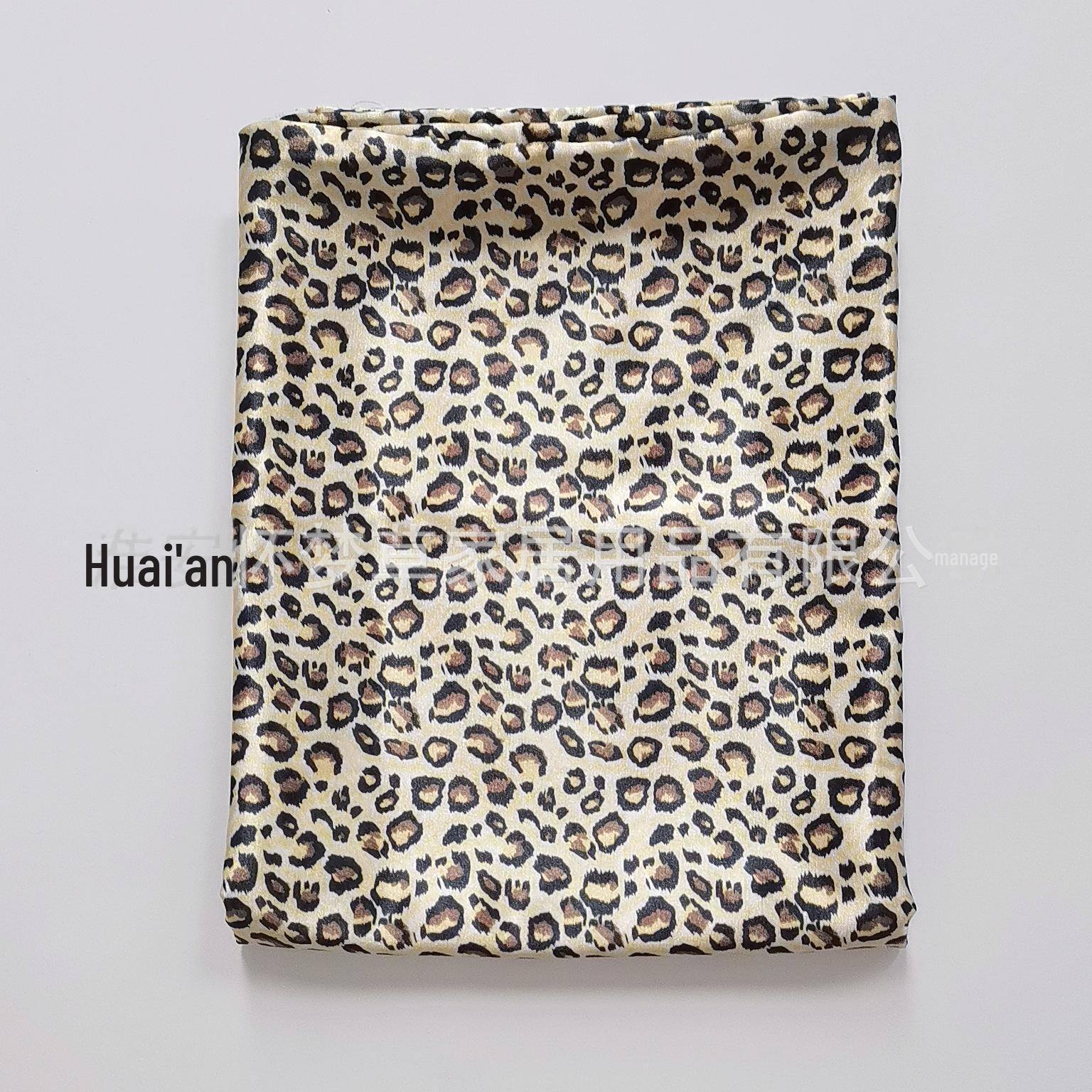 

Шелковая маска для глаз с леопардовым принтом и набор аксессуаров: В комплект входит наволочка, резинка для волос, повязка на голову и светонепроницаемая маска для сна.