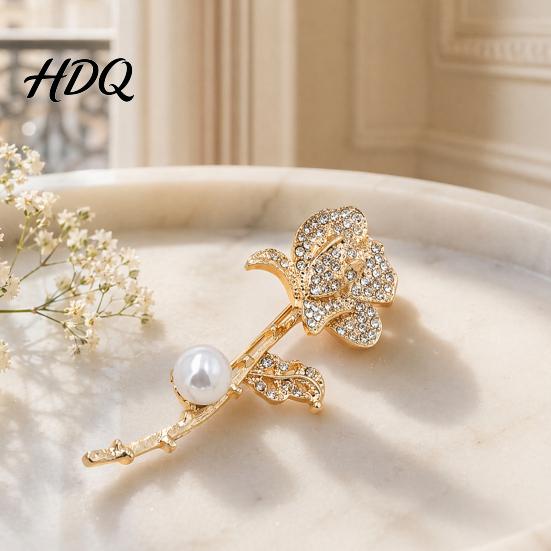 Elegant Rose Pin Faux Pearl Rhinestone Brooch Retro Flower Lapel Clip Sweater Cardigan Coat Suit Scarf Decor Women Jewelry Accessories Jacket
