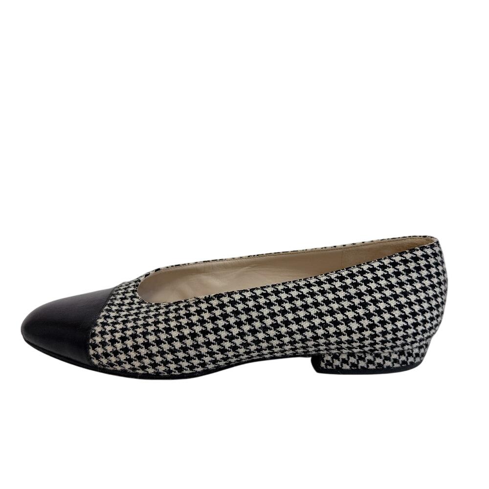 CHANEL Houndstooth pattern leather pumps black leather Used