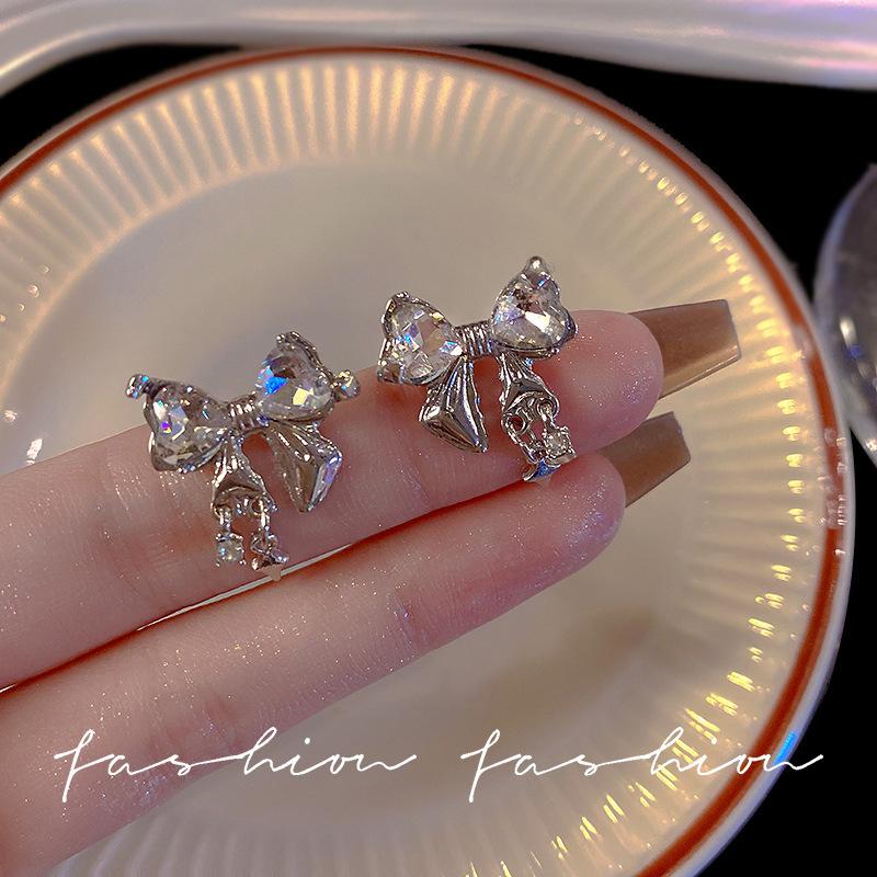 Korean Version of Retro Earrings, Cold Wind Temperament, Ear Jewelry, High-end Sense, Niche Design, Stud Earrings, Women