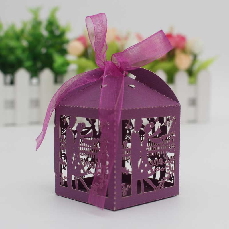 30 50 STÜCKE/llot Laser Cut Braut Bräutigam Hochzeit Süßigkeiten Pralinenschachtel Gäste Geschenkboxen Papierverpackung Babyparty Schokoladenkeksschachtel