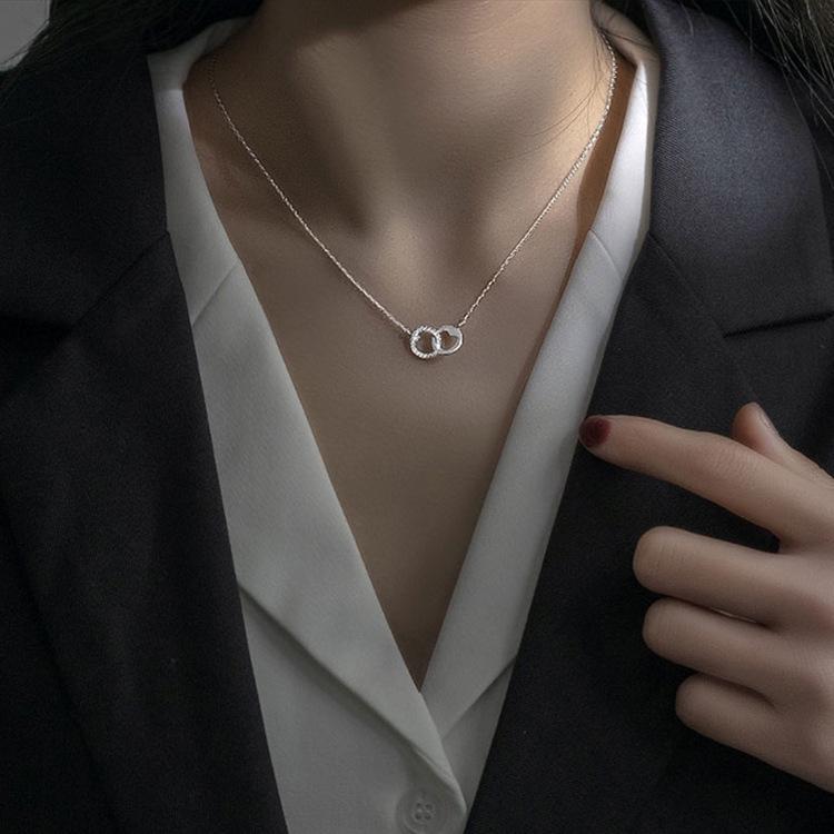Elegant Peach Heart Double Ring Necklace - Women's Niche Design, Cold Style, Light Luxury & Versatile Clavicle Chain