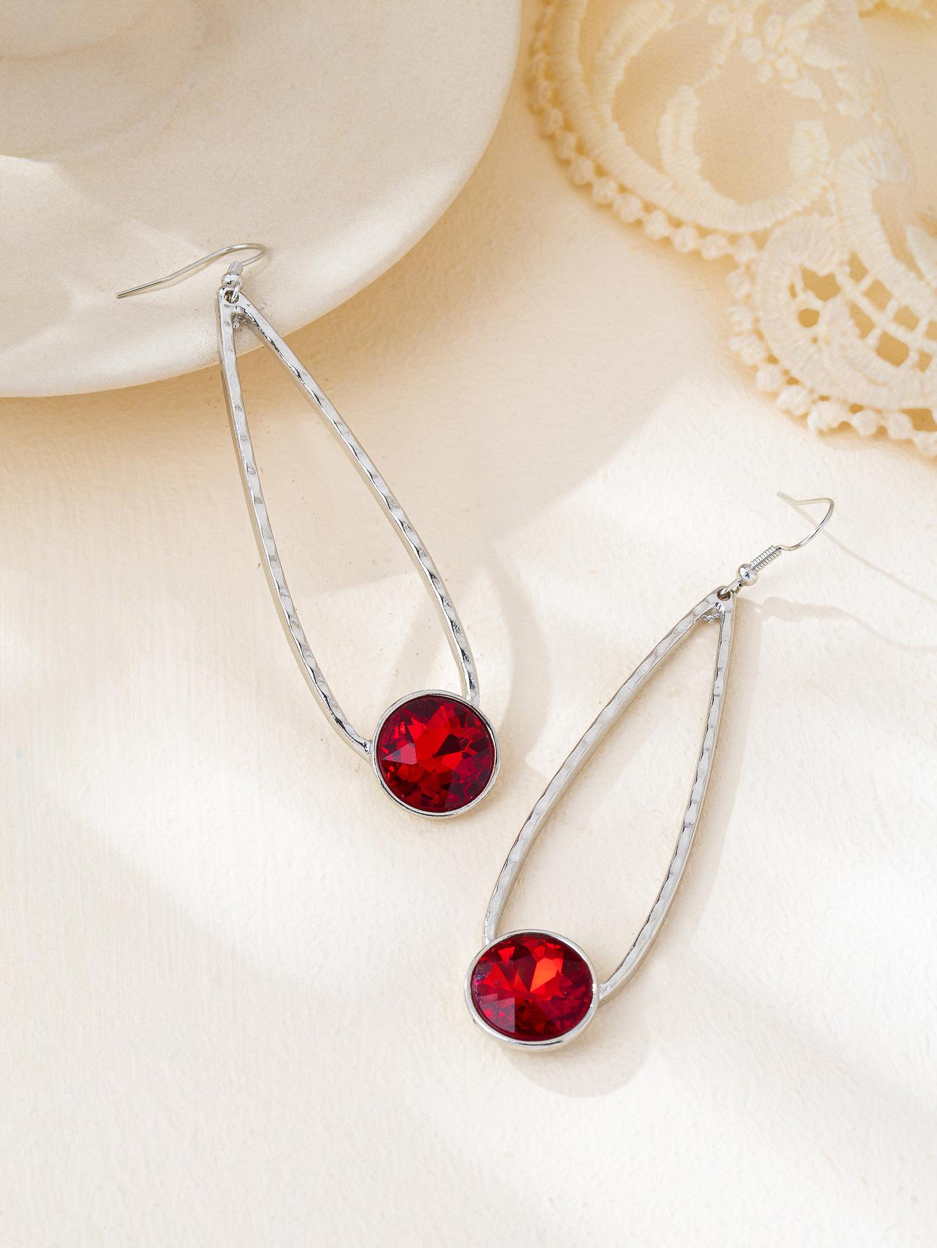 Stylish Personalized Geometric Drop Earrings for Women - Trendy Simple Studs, Ear Jewelry серебристо-красный