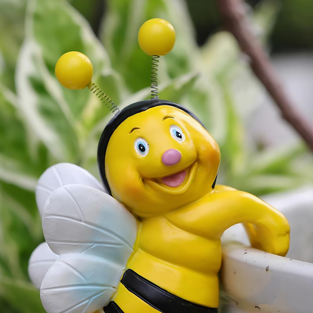 Set of 2 Resin Hanging Bee Statues Planter Pot Decorations Bee Figure Plant Pot Hanger for Home Garden Patio Lawn Yard Ornaments