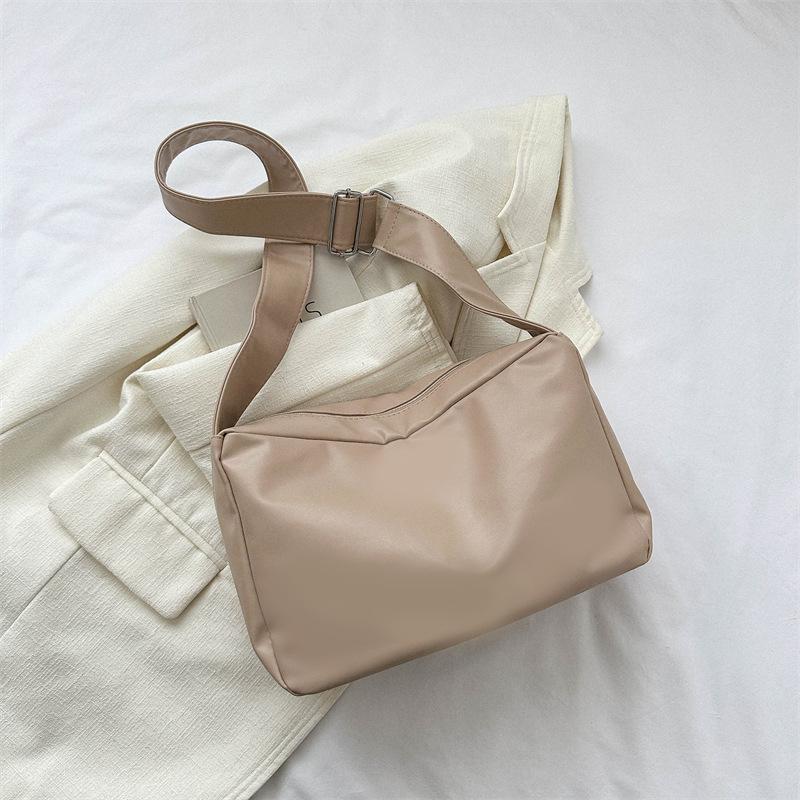 Large Capacity Bag 2025 New Bag Women's Fashion Simple Commuter Bag Messenger Bag Feeling One Shoulder Portable Tote Bag