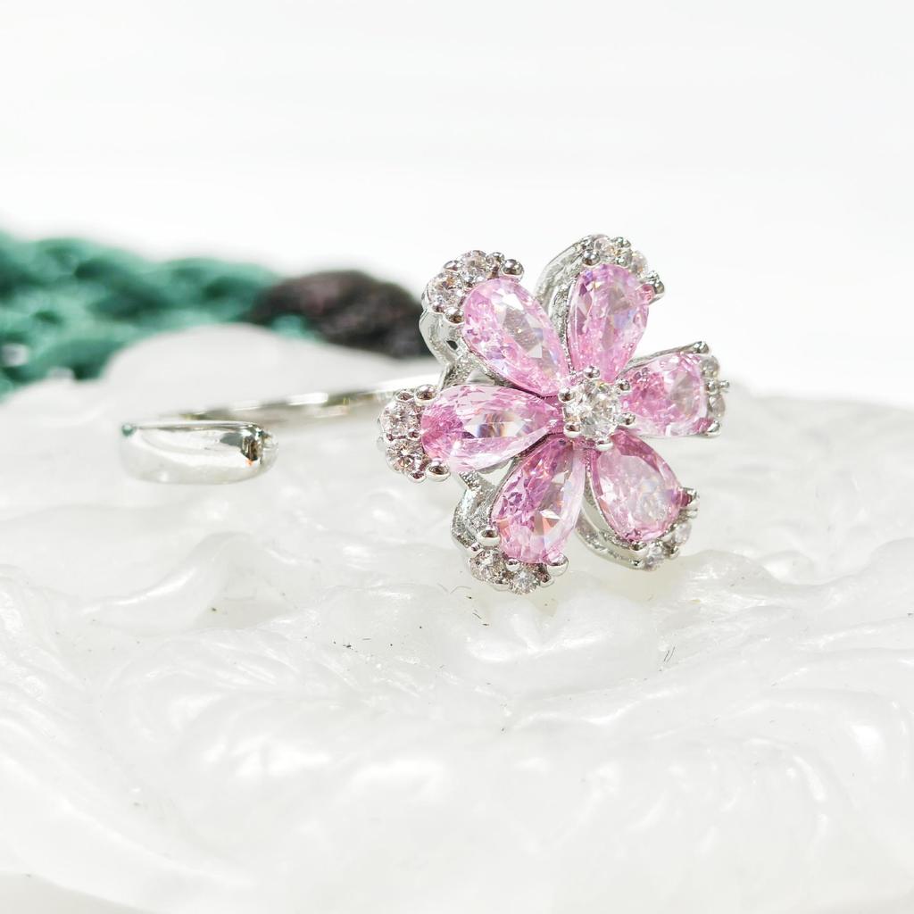 Koreanische Blütenblattförmige Schneeflocken Ohrstecker Set - Süßes, Cooles & Würziges Design