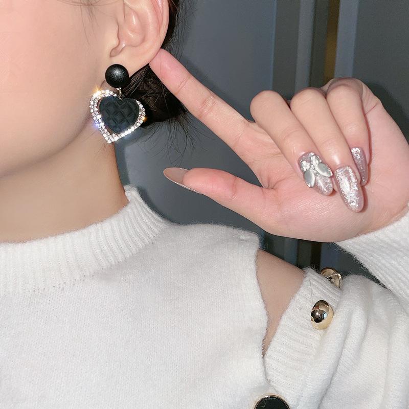 Retro heart simple earrings