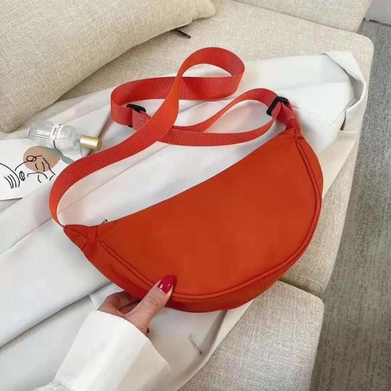 Anti-splashing nylon solid color crossbody dumpling bag, new one-shoulder underarm light niche women's bag