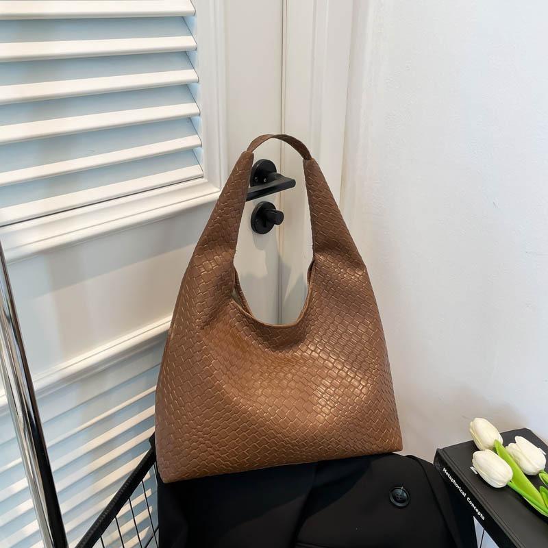 Premium sense large capacity armpit bag new casual fashion atmosphere shoulder bag retro commuter tote bag women