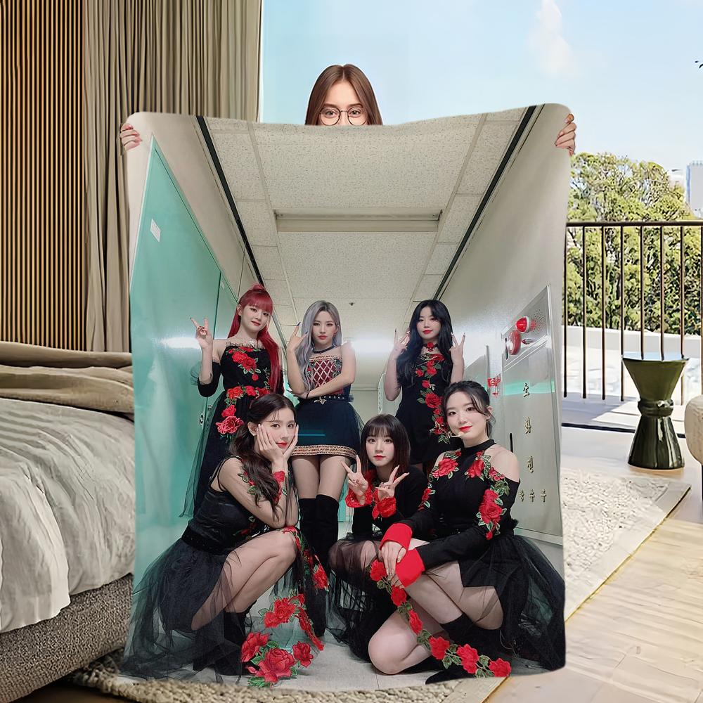 

Kpop I-ID-DLE Skicomfort Warm Soft Home Kids Lunch Blanket Suitable For Living Room Office Daily Travel Gifts 30x40in