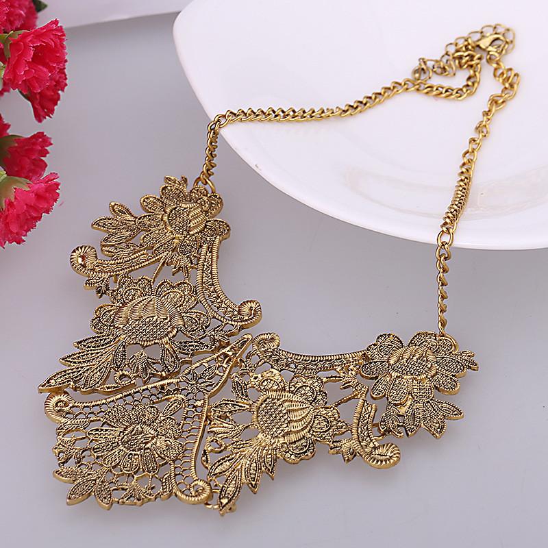 

Vintage Style Alloy Flower Pendant Necklace For Women And Holiday Gifts золотий