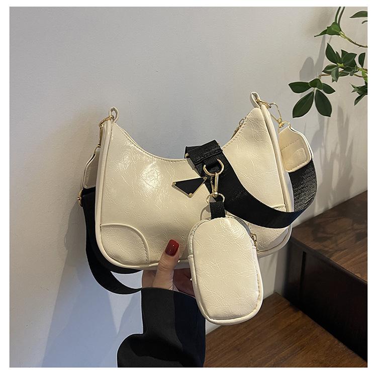 Женские однотонные квадратные сумки через плечо на молнии для отдыха из искусственной — фото 14