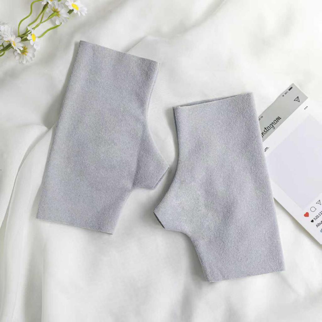 Unisex Half-Finger Heated Gloves for Typing, Cycling, and Manicures – Touchscreen Compatible for Autumn and Winter