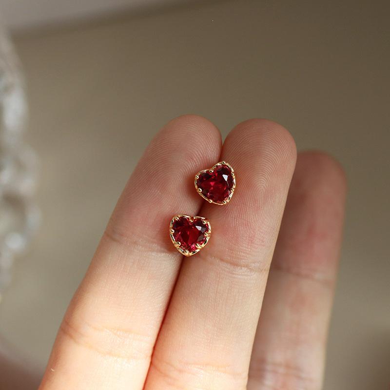 S925 Sterling Silver Red Peach Heart Stud Earrings - Versatile and Simple for Women Platinum Pair (with Silver Earplugs)