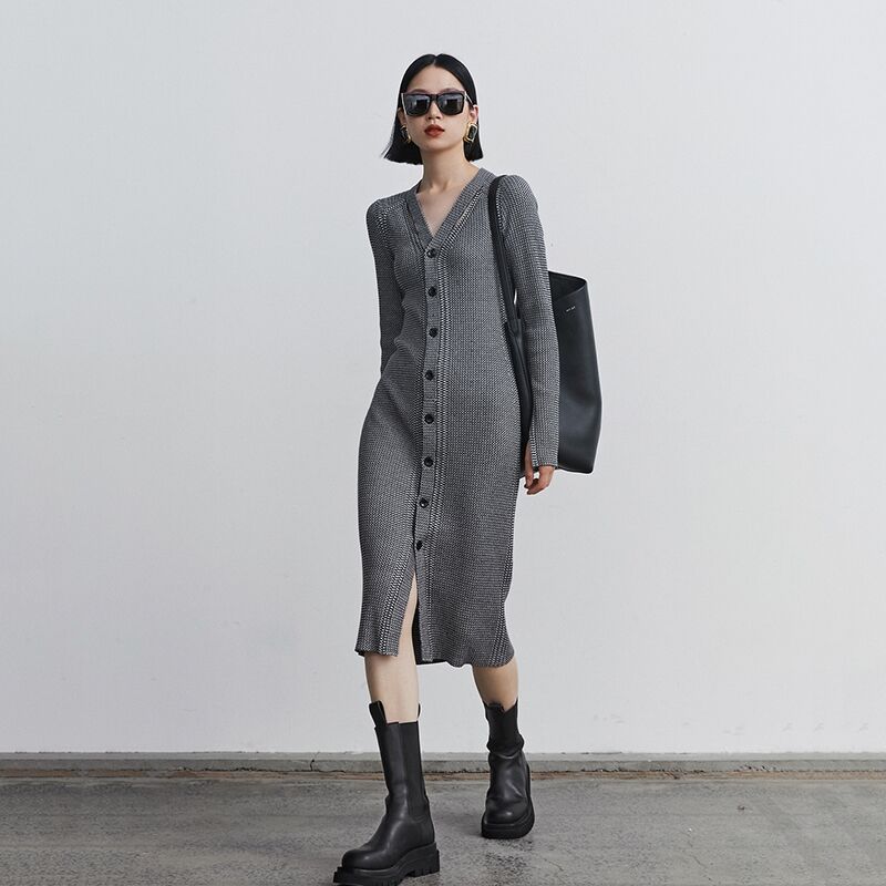 

High-end cold knitted v-neck long-sleeved dress niche design temperament socialite new women S серый