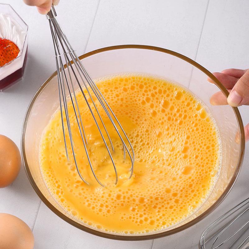 Handlicher Edelstahl-Schneebesen für vielseitiges Küchenbacken