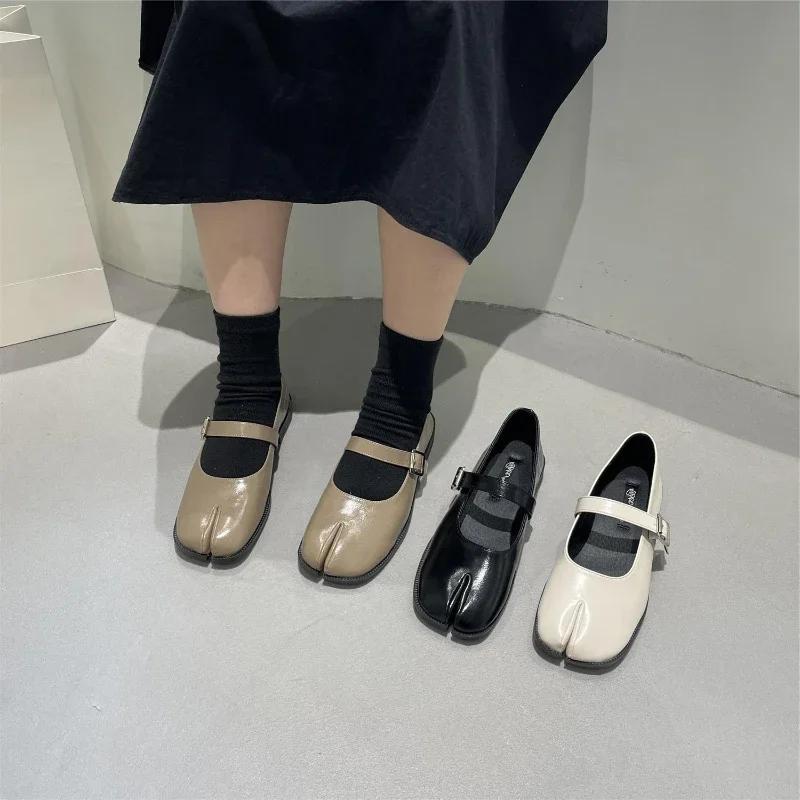 Fashion New  Autumn split toe shoes Women  Ladies Pumps Female Retro Daily footwear Comfort non slip leather Shoes
