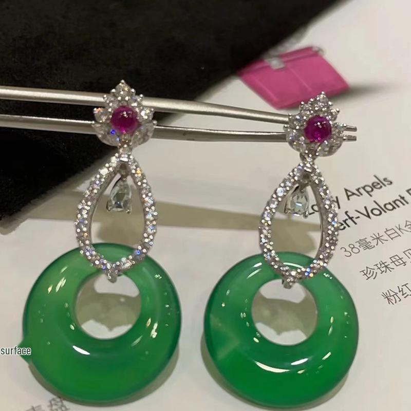 

Hui Zhiyi Изысканные серьги из серебра 925 пробы с зеленым халцедоном – Классический стиль богатой женщины 925 Silver