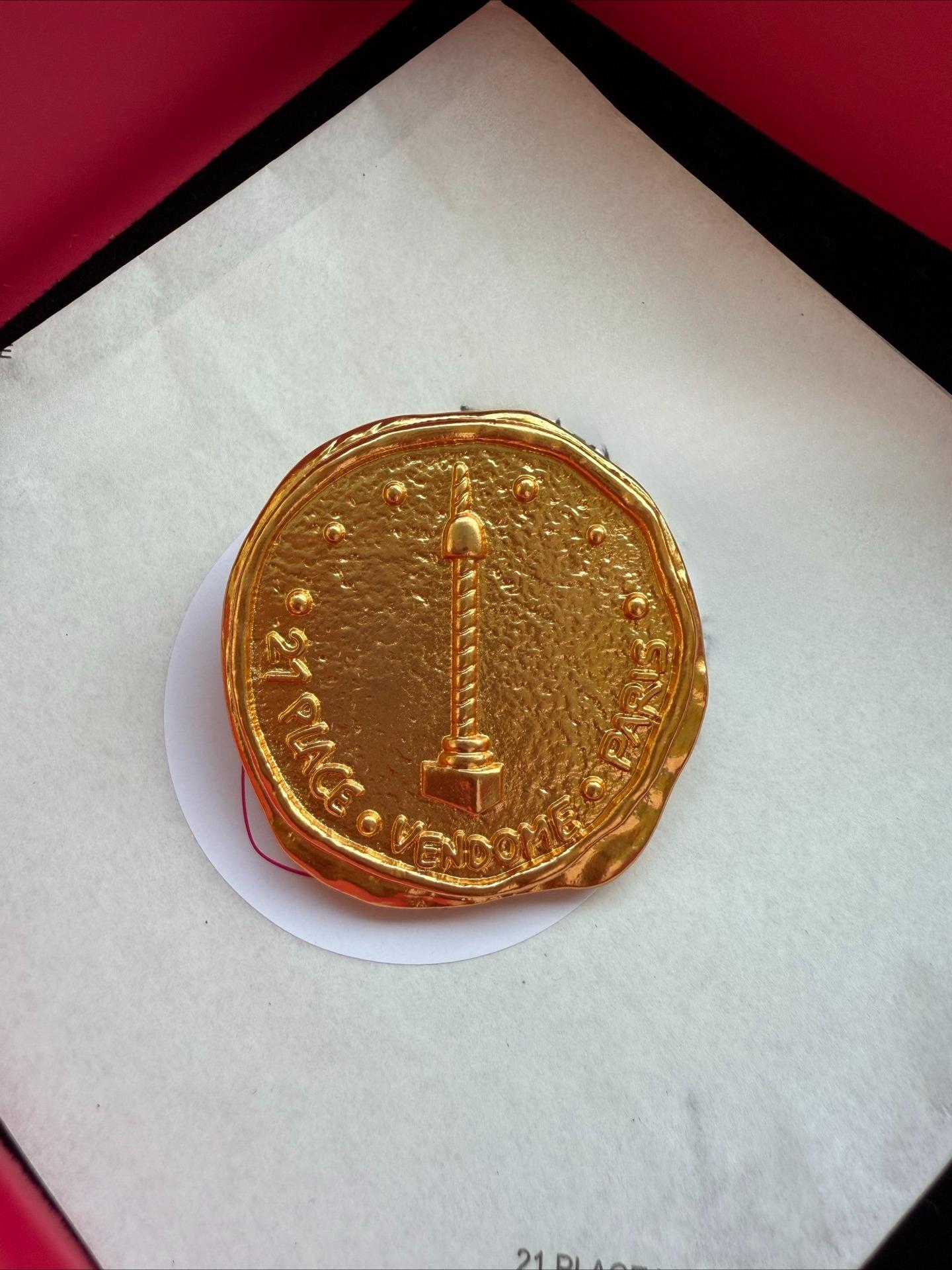 Exaggerated Irregular Round Brooch 18K Gold Plated золотой
