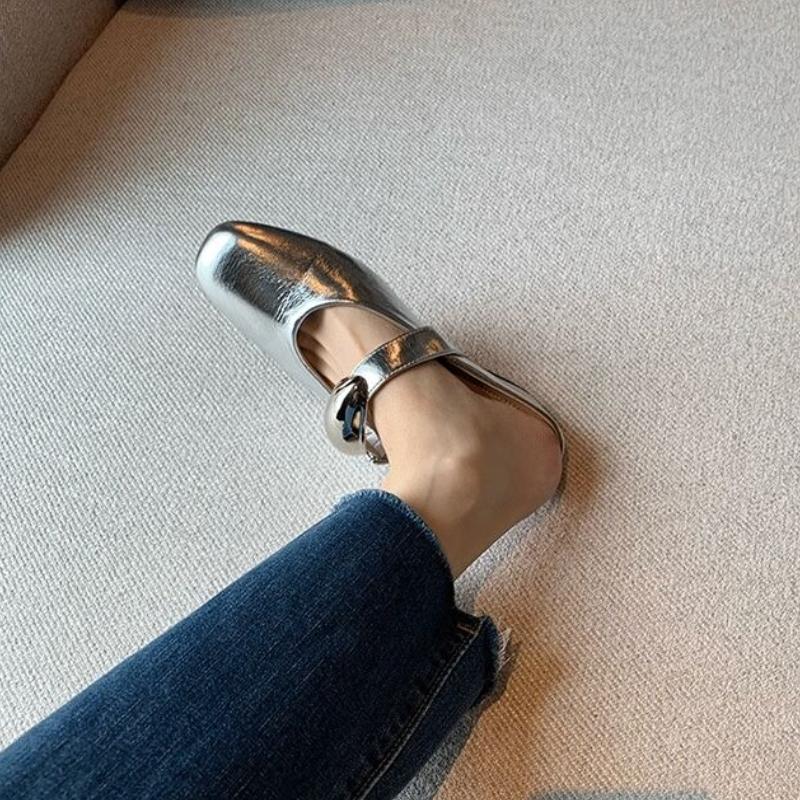 

Модные туфли-мюли для женщин, сандалии на плоской подошве, уникальный дизайн верха, женские тапочки по акции, низкая цена, шлепанцы, лето 2025, распродажа роскошной обуви 35 серебряный