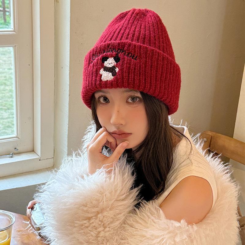 

Милая синяя вязаная шапка с мишкой для женщин на осень и зиму, чтобы сохранить тепло и универсальная защита ушей, шерстяная шапка, подчеркивающая лицо, маленькая шапка-баотоу от холода M（56-58cm）