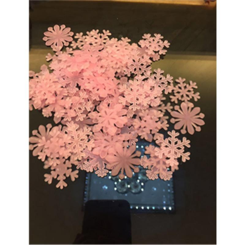 Luminous Snowflake Pvc Sticker Glow In Dark Fluorescent Wall Art Xmas Festival Birthday Party Home Decoration Window Decal