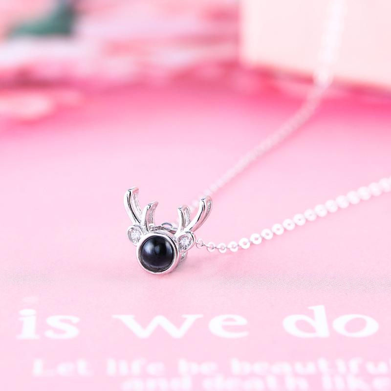 A deer has your necklace, female elk horn heart-shaped fashion niche design pendant, collarbone chain.