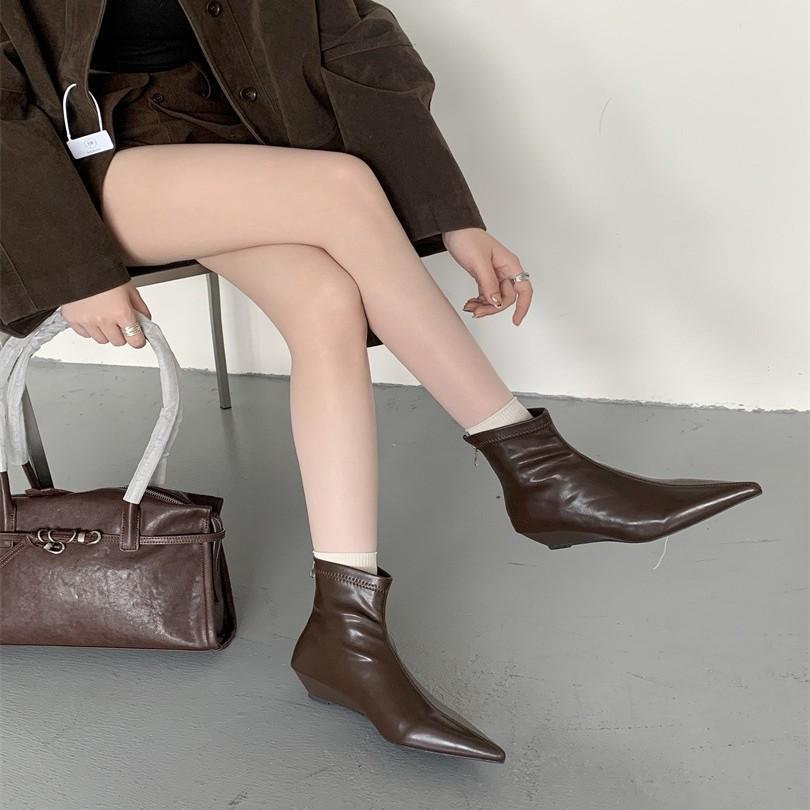 2025 autumn single boots pointed head Korean version fashion boots low heel short boots women's rear zipper and ankle boots temperament flat bottom