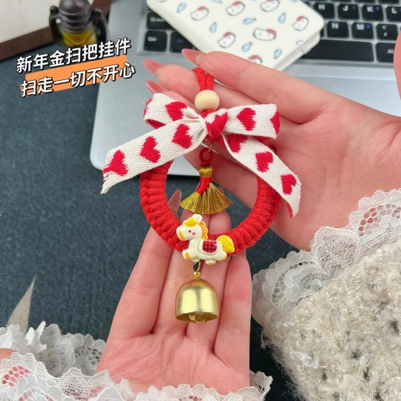 

Golden Horse Car Pendant DIY Kit – Creative Gift for Dad or Boyfriend Golden Broom Material Pack
