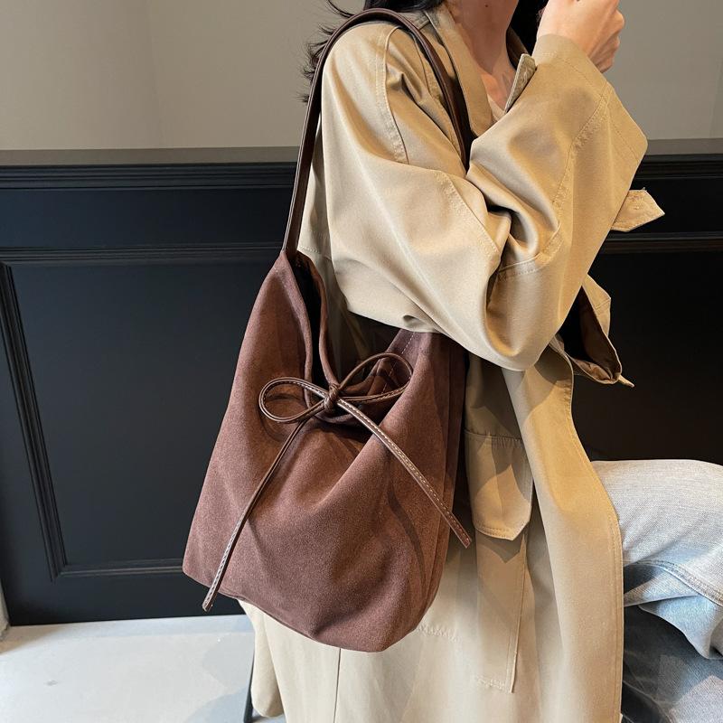 Winter Retro Tasche mit großem Fassungsvermögen Damen neue beliebte Schultertasche Mode Wildleder Bucket Bag Tragetasche