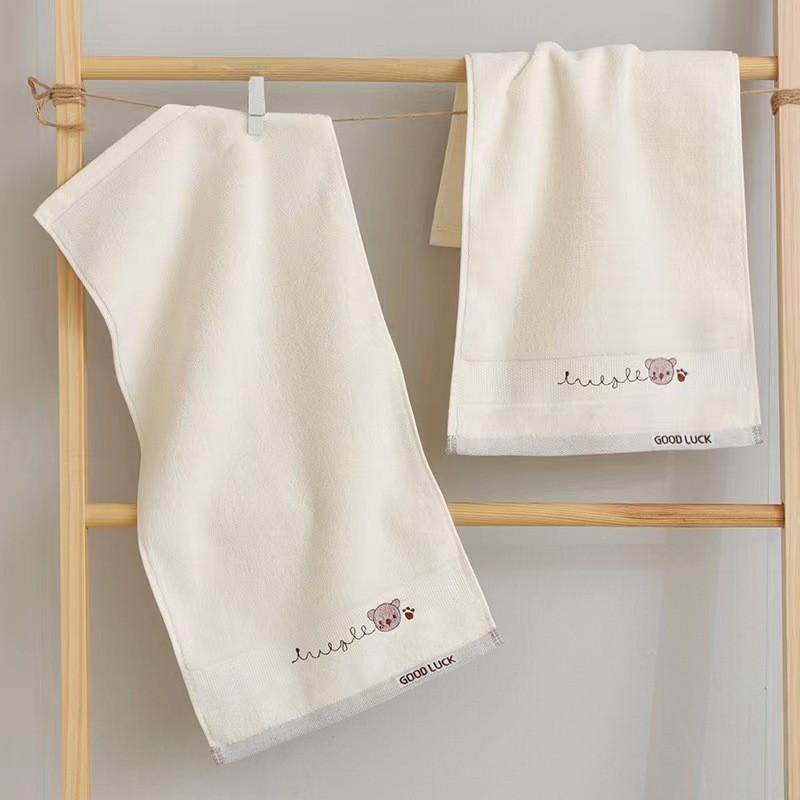 ODM/OEM Romantic Cartoon Bear Design Jacquard Bath Towel for Kids 100% Cotton Soft Absorbent Woven Bath Gifts for Children