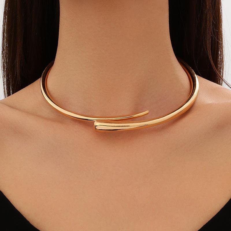 Simple and Personality Exaggerated Wide Edge Hollow Spring Alloy Bracelet Business Temperament Bracelet