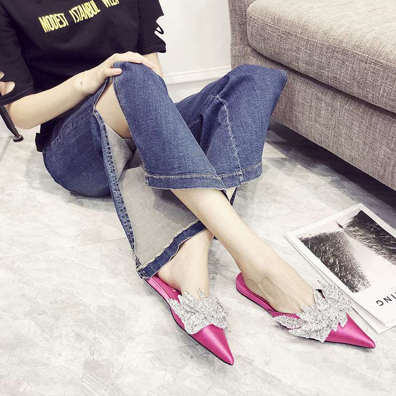 Cool Slippers Women's Summer Wear 2025 New Pointed Flat Bottom Fashion Muller Shoes Satin Sequined Bow Half Drag
