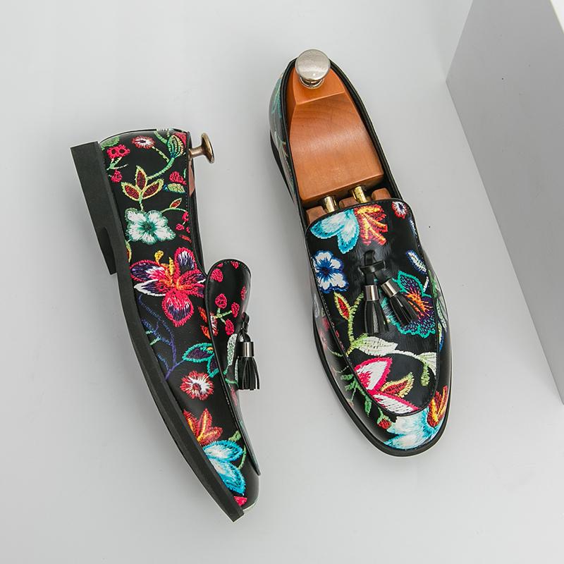 Fashion Street Style Male Loafers Pointed Casual Moccasins for Men Fringed Slip-on Men's Shoes Bean Boat Shoes New Fashion Driving Flats