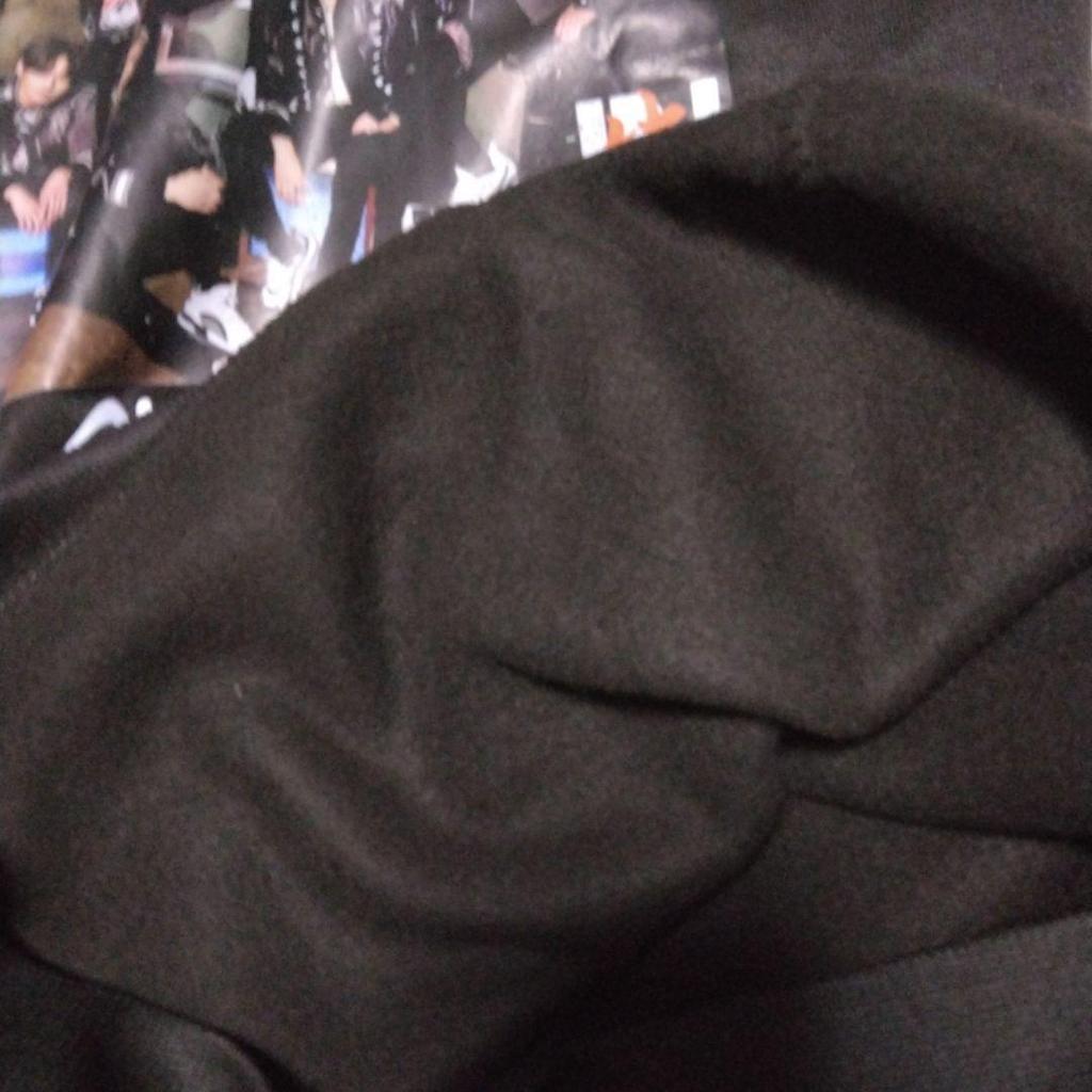 [USADO] Sudadera con capucha de Stray Kids, negra, talla M, 1er álbum, sudadera IN, foto, Stray Kids