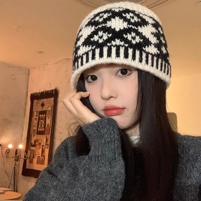Knitted Pullover Hat for Winter Warmth Soft Wool Rhombic Pattern Hat for Women Men Unisex Fashion Styling Headpiece
