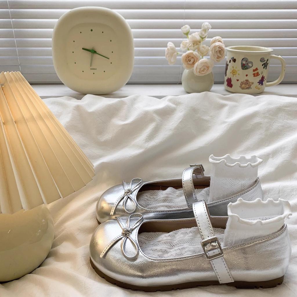 Sapatos Mary Jane de prata franceses de sola única primavera e outono novo estilo de balé com saia boca leve sapatos pequenos de couro
